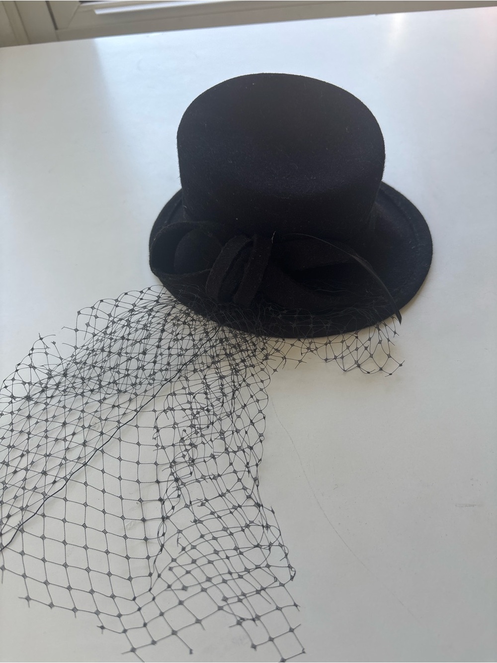 le chateau Black Veiled Cocktail Hat with Bow Accent